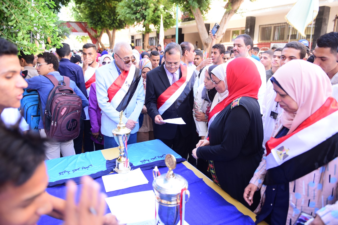 رئيس جامعة سوهاج يفتتح حفل استقبال الطلاب الجدد بكلية التمريض