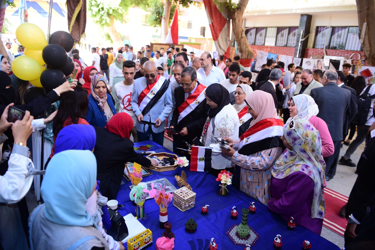 رئيس جامعة سوهاج يفتتح حفل استقبال الطلاب الجدد بكلية التمريض