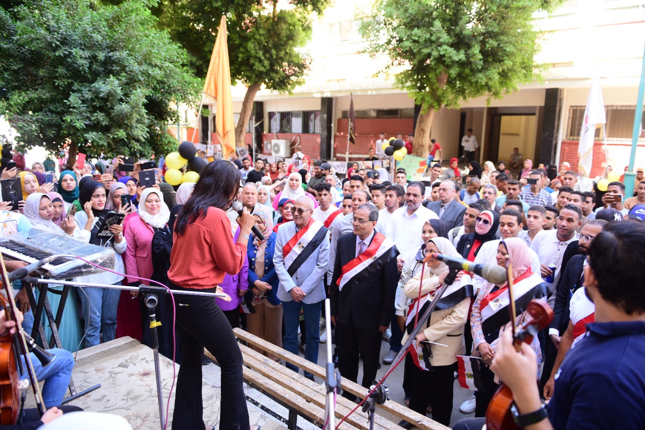 رئيس جامعة سوهاج يفتتح حفل استقبال الطلاب الجدد بكلية التمريض