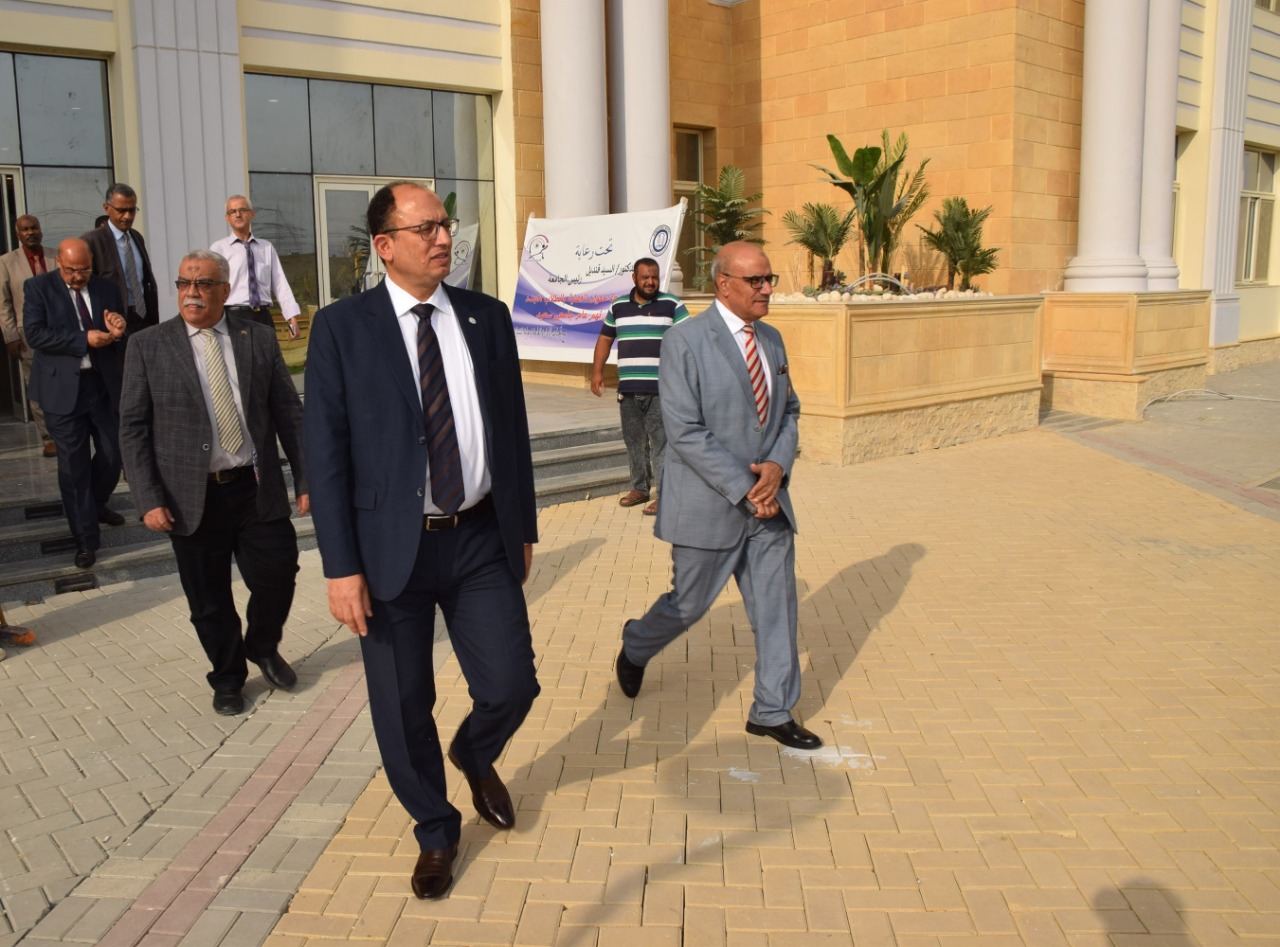رئيس جامعة حلوان يتابع انتظام سير العملية التعليمية والدراسة بالجامعة الأهلية