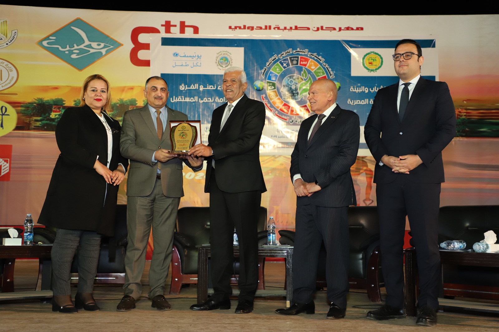 867f6932-9c9a-4dcf-94a8-b3ebdbc9fbc0