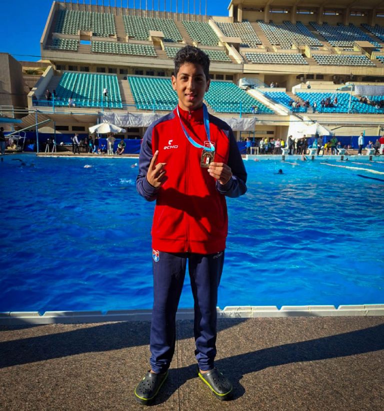 السباح يوسف محمد لاعب نادي الزهور