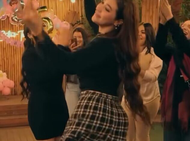 شروق الراقصة الدكتورة