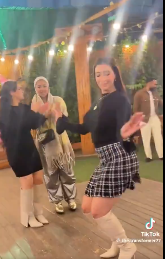 شروق الراقصة الدكتورة