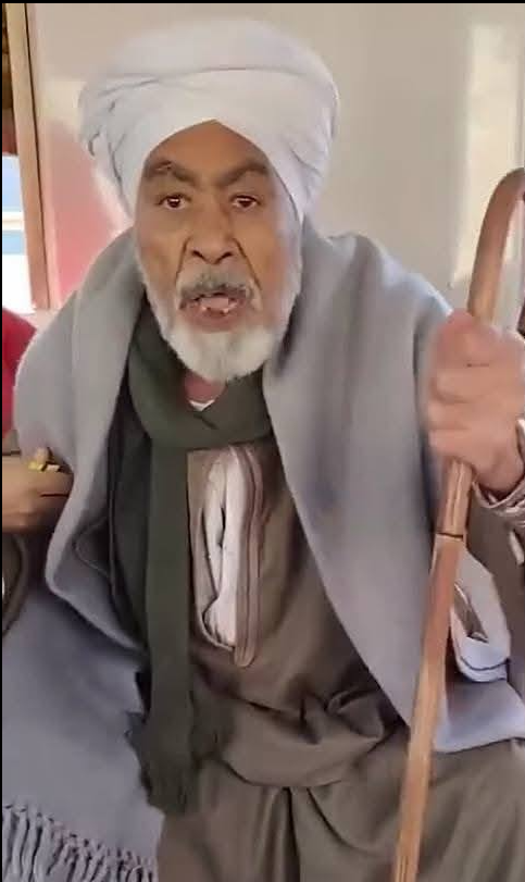 عجوز صعيدي مع فتاة المترو