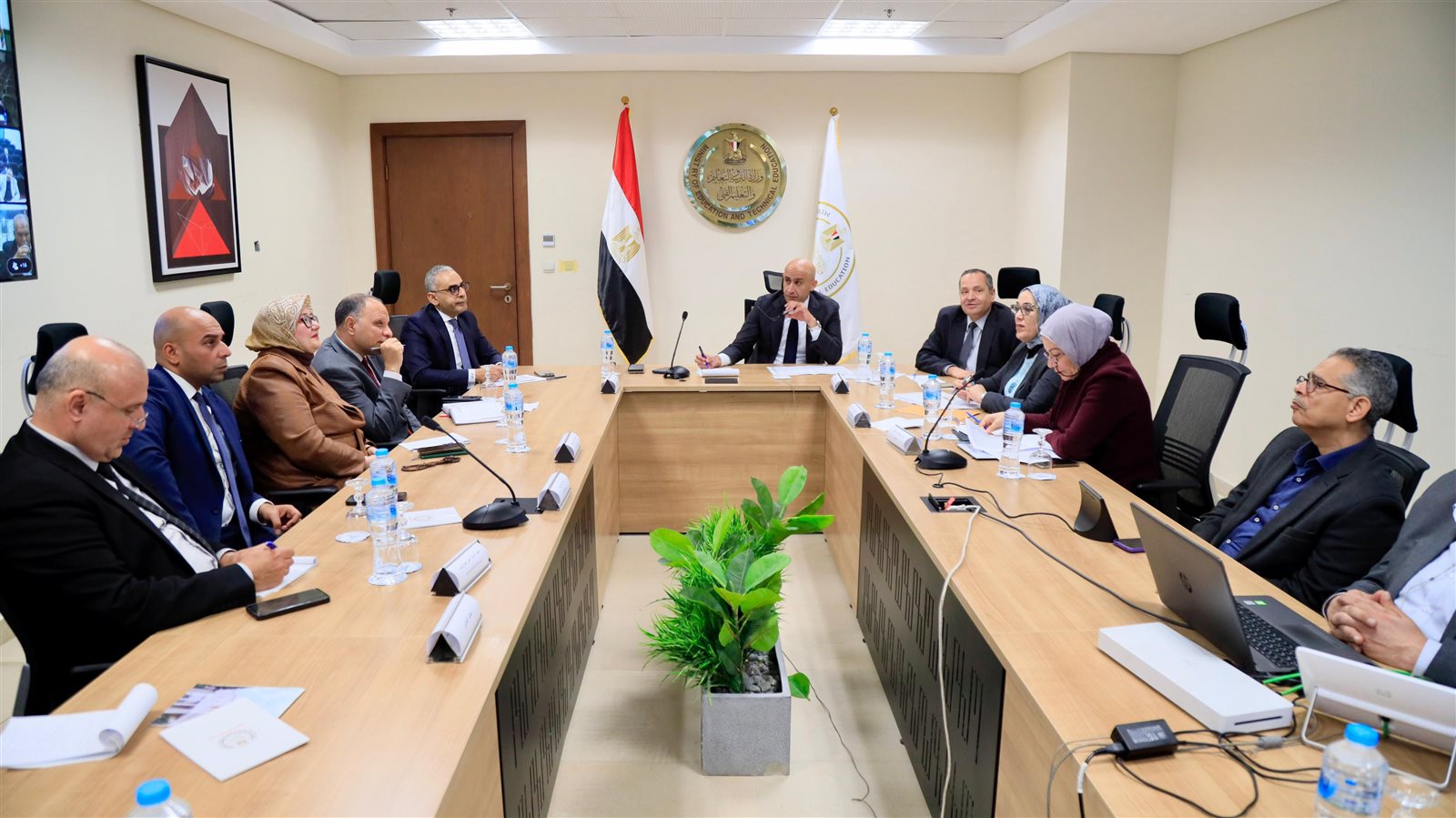 بالأرقام.. حلول «عبداللطيف» الفنية لعلاج كثافة الفصول والغياب 