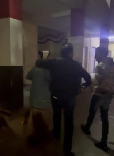 فيديو ضبط عامل بفعل فاضح داخل مدرسة بالخصوص