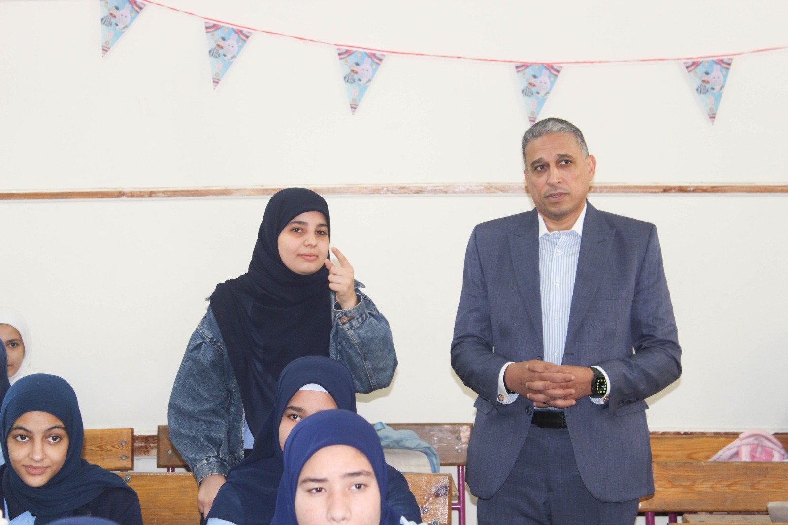 وكيل التعليم بالجيزة يوجه بتنفيذ 5 توجيهات لمديري المدارس