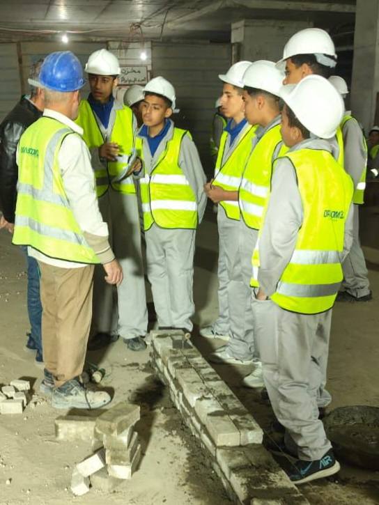 طلاب مدرسة أنسي ساويرس لتكنولوجيا الإنشاءات يشاركون بتدريب ميداني بموقع البنك المركزي