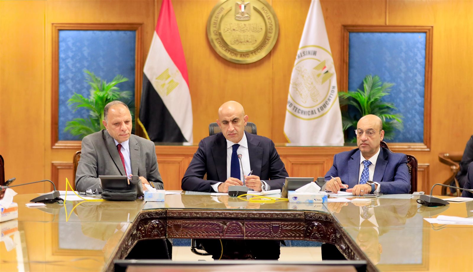 الثانوية العامة 2026.. «عبداللطيف» يتابع إجراءات دخول الطلاب للجان من شاشات المراقبة المباشرة