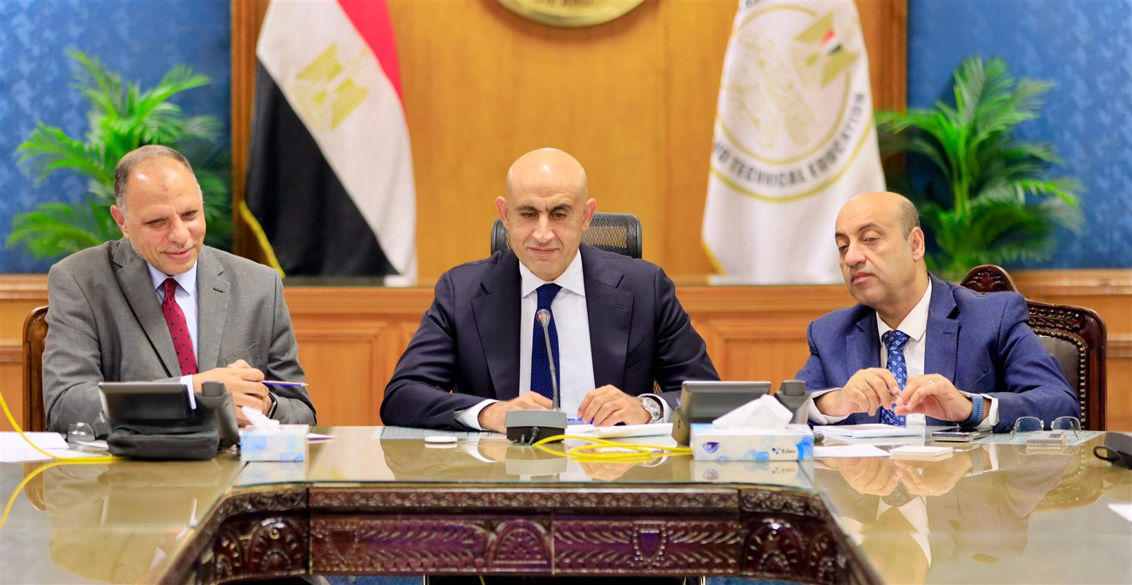 الثانوية العامة 2026.. «عبداللطيف» يتابع إجراءات دخول الطلاب للجان من شاشات المراقبة المباشرة