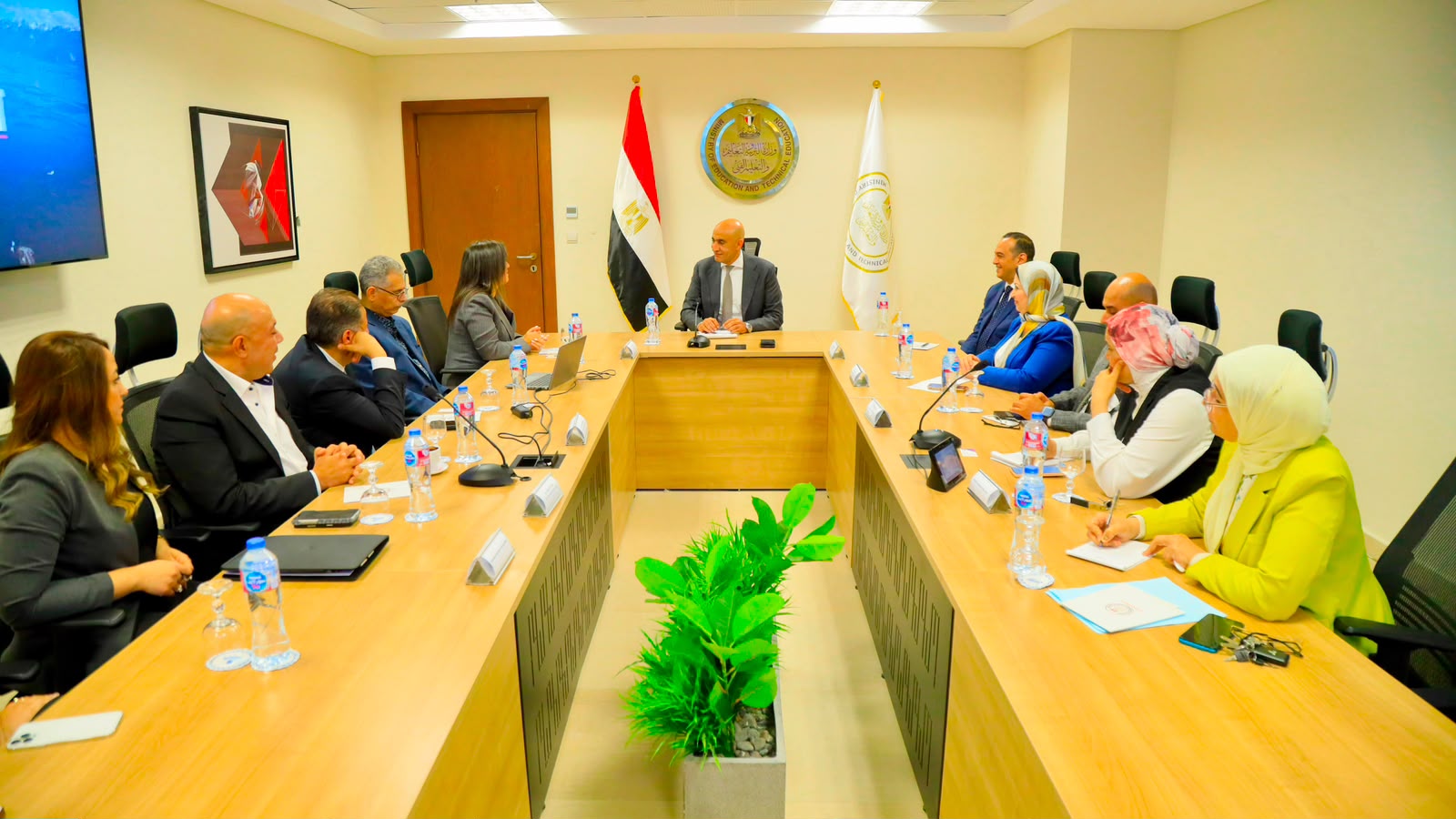 «عبداللطيف» يبحث مع أمين الاتحاد الدولي للرياضة المدرسية استضافة البطولات الدولية
