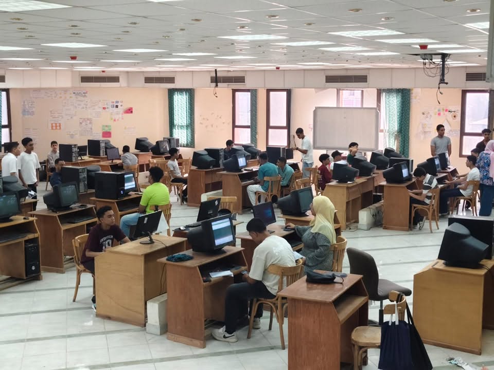 وكيل التعليم بالإسكندرية يتابع أداء 3500 طالب لاختبارات القبول بمدارس التكنولوجيا التطبيقية