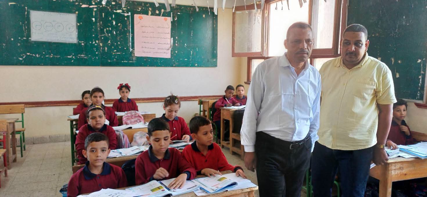إحالة إدارة مدرسة ابتدائي بأبو تشت بعد رصد 4 مخالفات.. تعرف عليها
