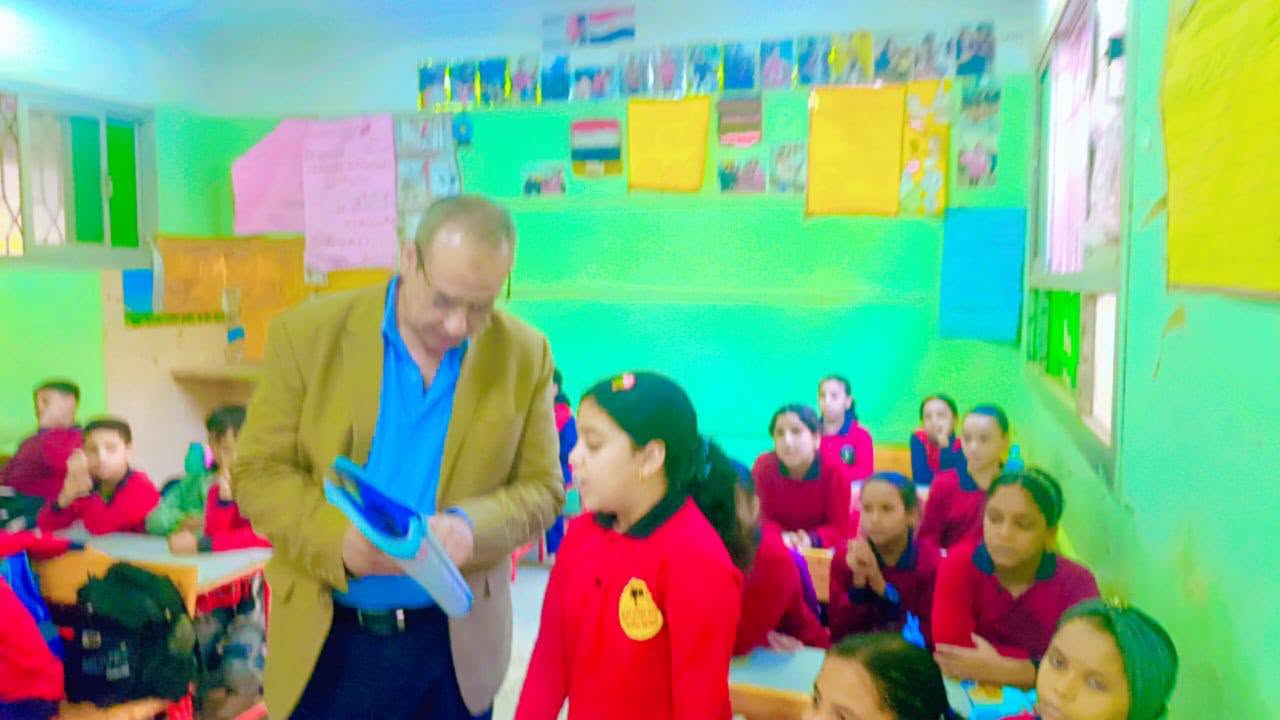 وكيل التعليم بالقليوبية يوجه بالتفتيش الدوري على إجراءات السلامة والنظافة