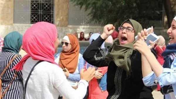 طلاب الشهادة الإعدادية