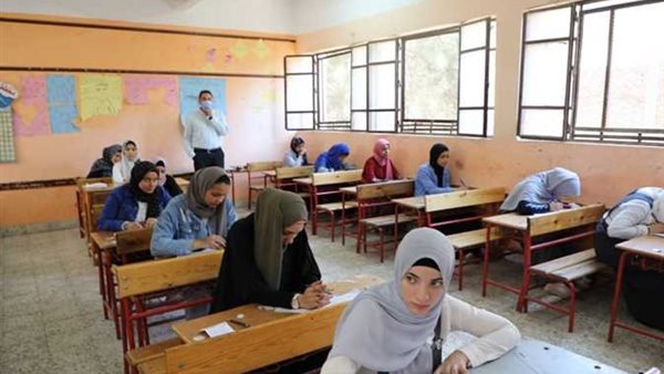 طلاب الشهادة الإعدادية