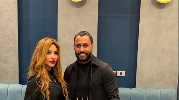 حسام عاشور وزوجته