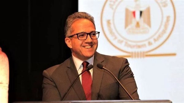 الدكتور خالد العنانى