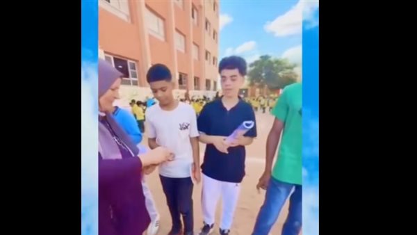 فيديو توزيع مديرة