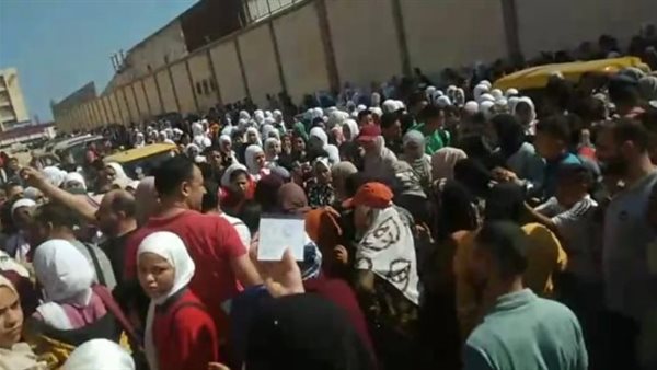 جانب من تجمع أولياء