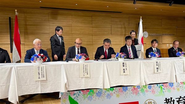 جانب من توقيع الاتفاقية