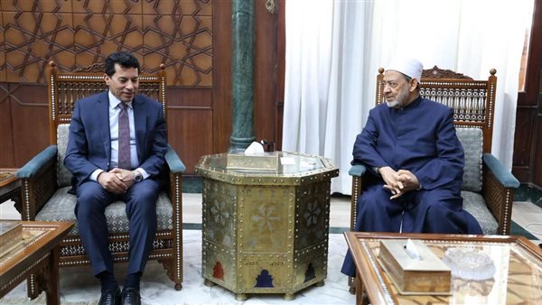 الإمام الأكبر ووزير