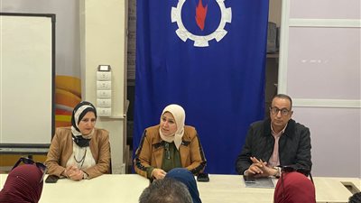 ثريا منصور وكيل وزارة التربية والتعليم بالسويس    