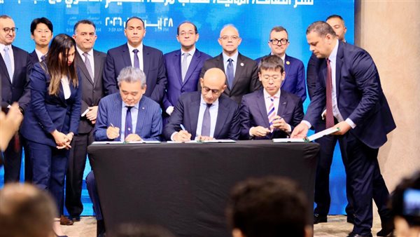 جانب من توقيع المذكرة    