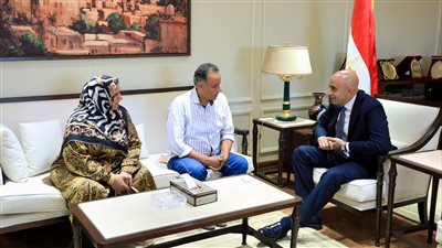 تكريم مدير مدرسة كفر شكر وأبلة صالحة    